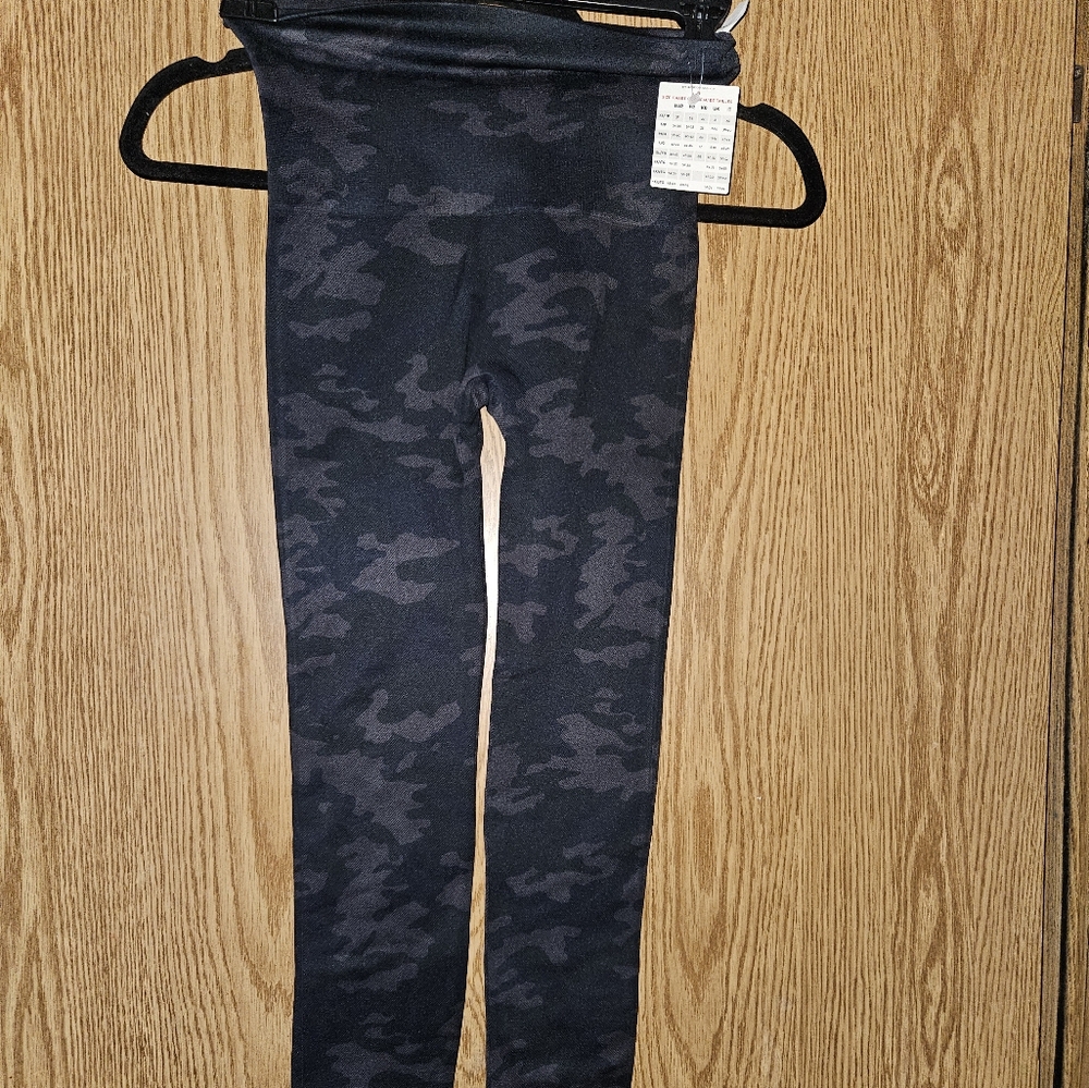 Spanx black and gray camo leggings NWT